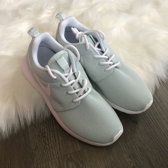 Brand New Nike Roshe One Pale Blue Mint - Picture 3 of 7